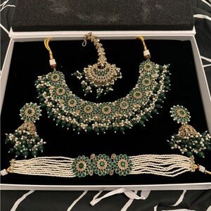 Elegant Green and Gold Jewelry Set